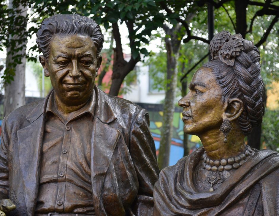 Several Works by Frida and Diego Sold Illegally | Explained