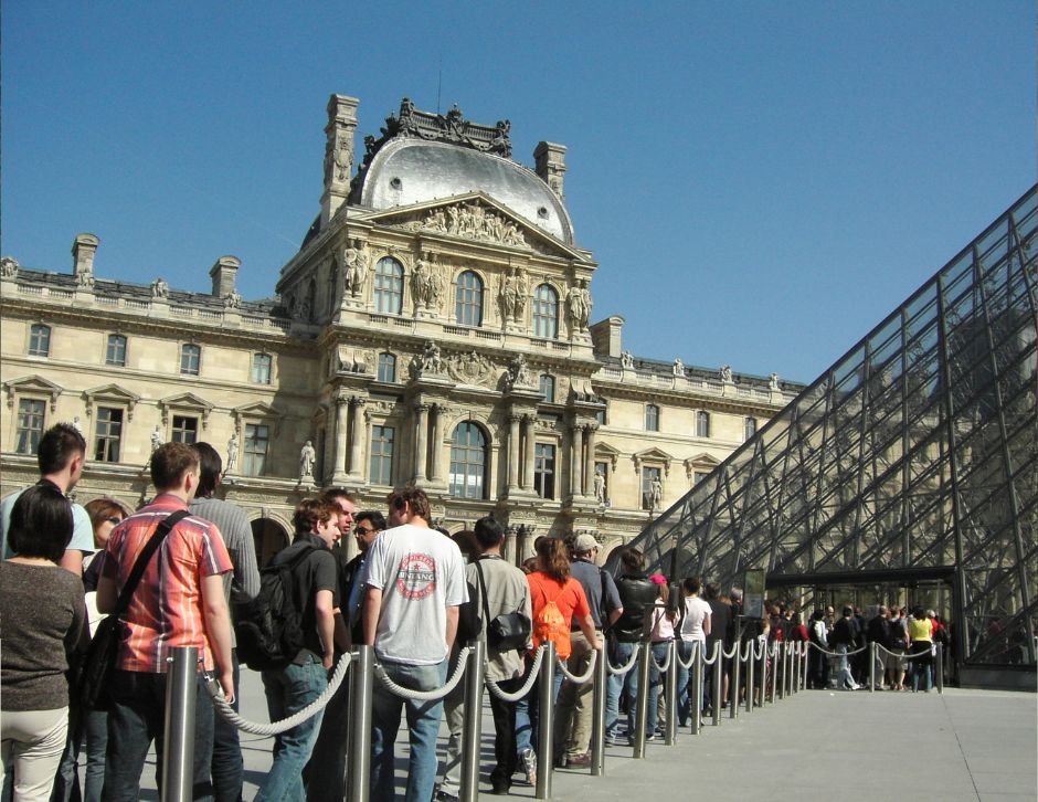 Impromptu Shutdown of Louvre After Overcrowding Aggravates Working Conditions of Museum’s Staff